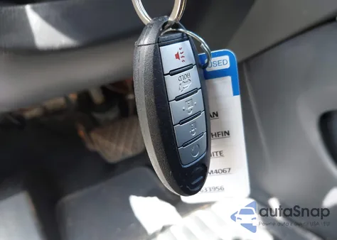 2017 Nissan Pathfinder Platinum z USA, uszkodzony, nr VIN 5N1DR2MM7HC633956